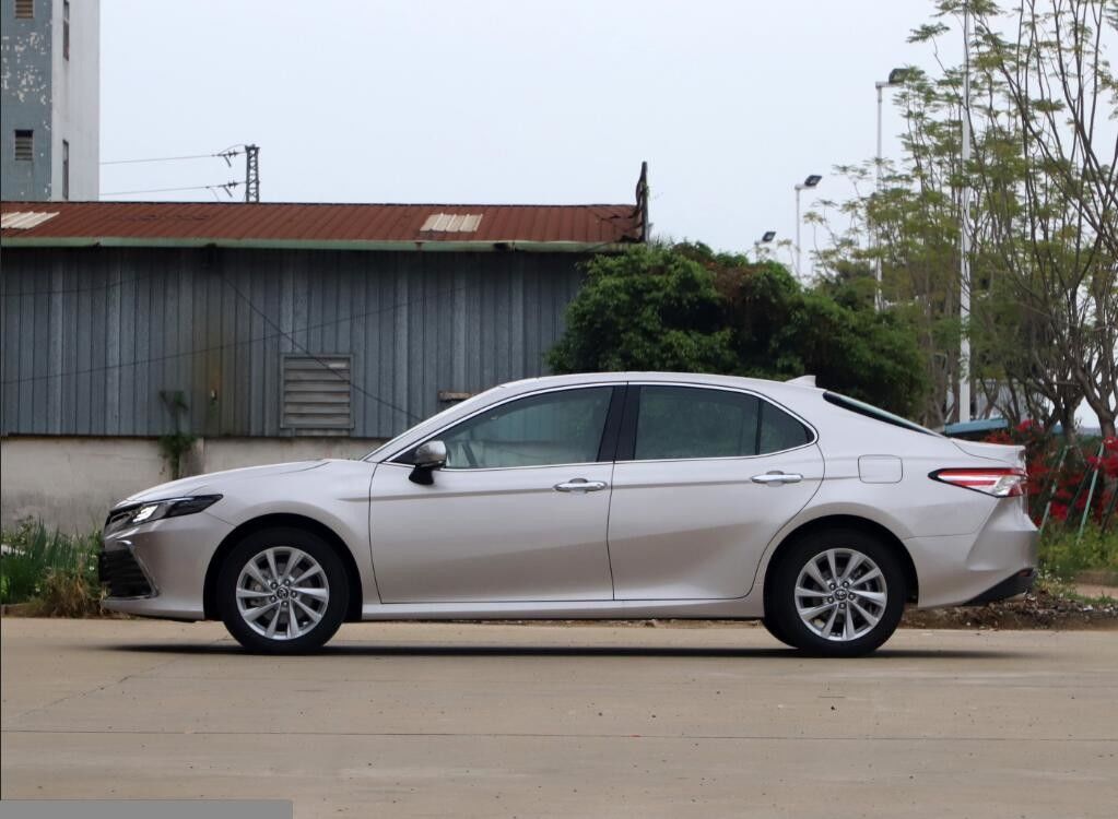 Hybrid Toyota Camry 2021 Dual Engine 2.5HG Deluxe Edition Medium Car