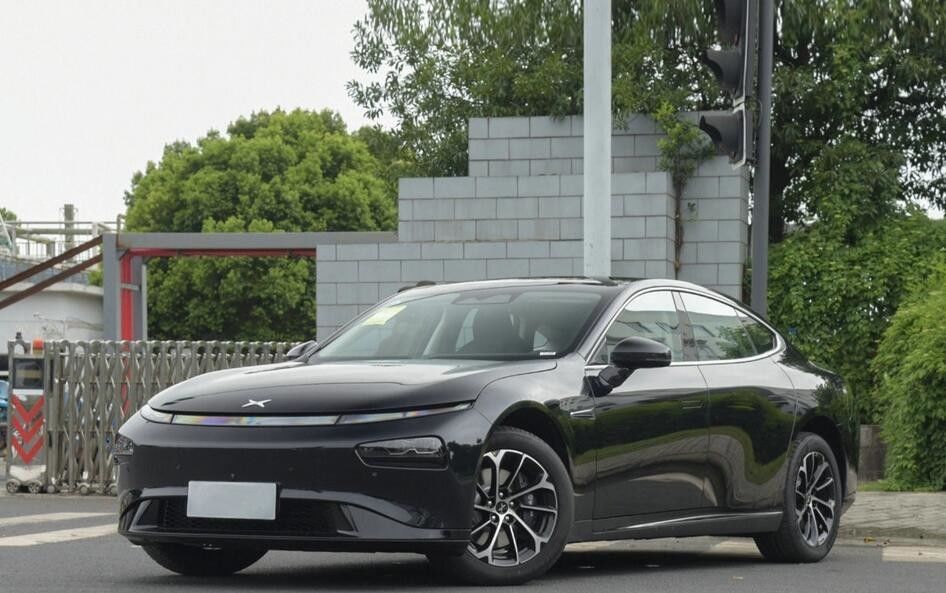1450mm Xpeng EV Car Xpeng P7 Electric Cars 480km Automatically Lock 5 Seater 4 Door